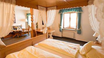 Familienapartment | 1 Schlafzimmer, Schreibtisch, laptopgeeigneter Arbeitsplatz