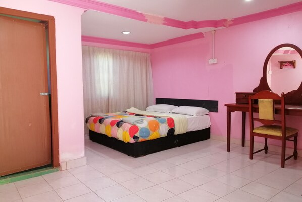 Quarto casal luxo | Escrivaninha, Wi-Fi de cortesia, roupa de cama