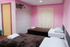 Deluxe Twin Room | Desk, free WiFi, bed sheets