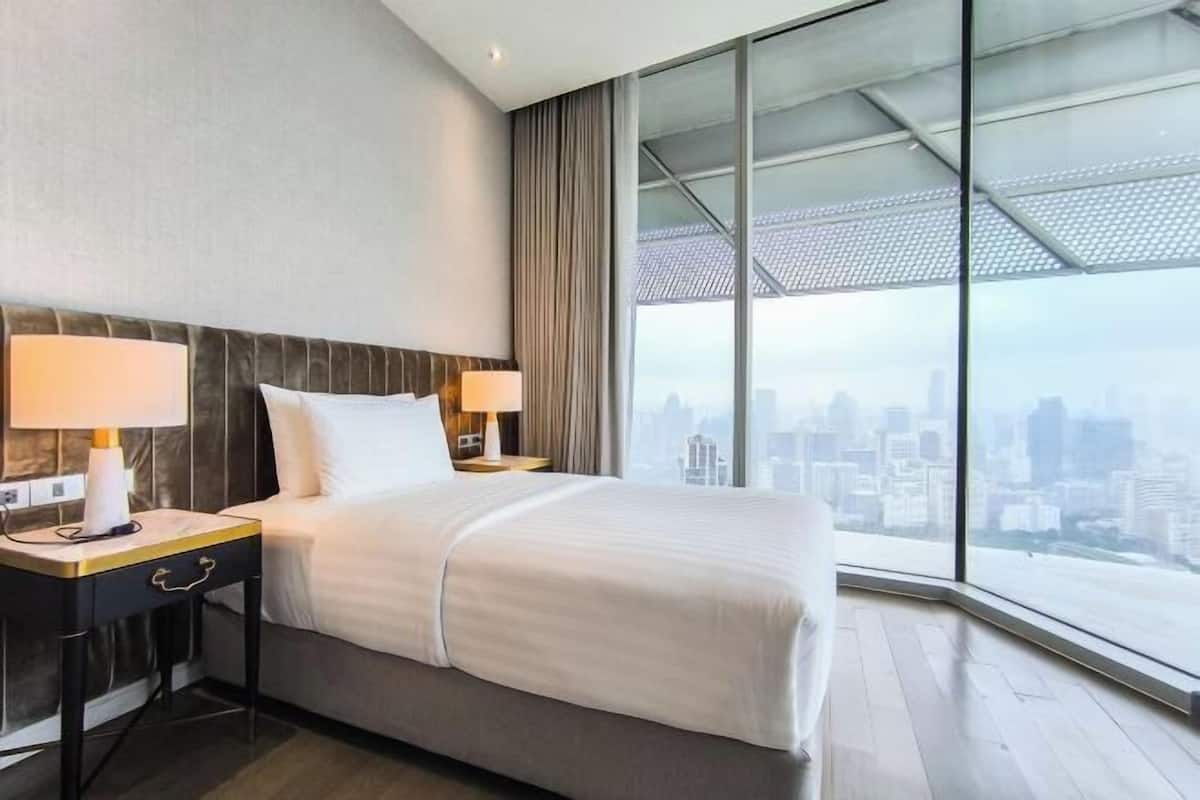 2 bedrooms, in-room safe, desk, soundproofing