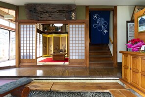 Property entrance - Gosakuso (Takahama)