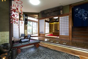 Interior entrance - Gosakuso (Takahama)