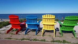 On the beach, white sand, sun-loungers - Terrassenwohnung direkt am Ostseestrand (Kronsgaard)