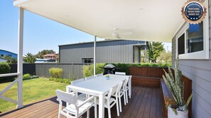 Outdoor dining - Tilly’s Retreat - Pet Friendly-3 Min Walk to Beach (Culburra Beach)
