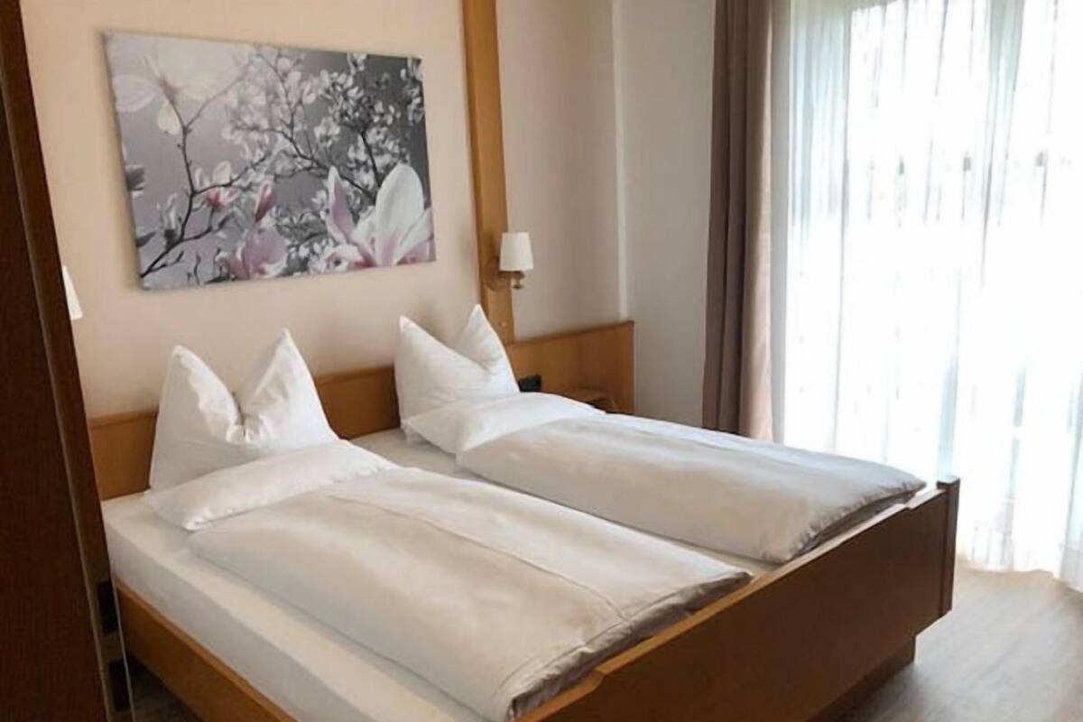 1 bedroom, iron/ironing board, cots/infant beds, free WiFi