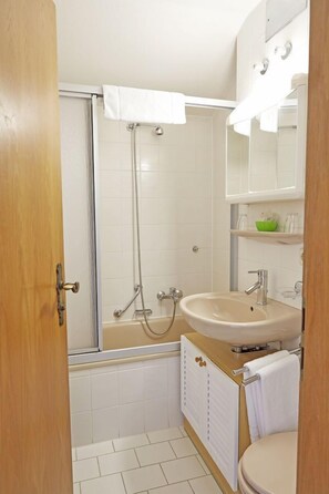 Apartment | Bathroom
