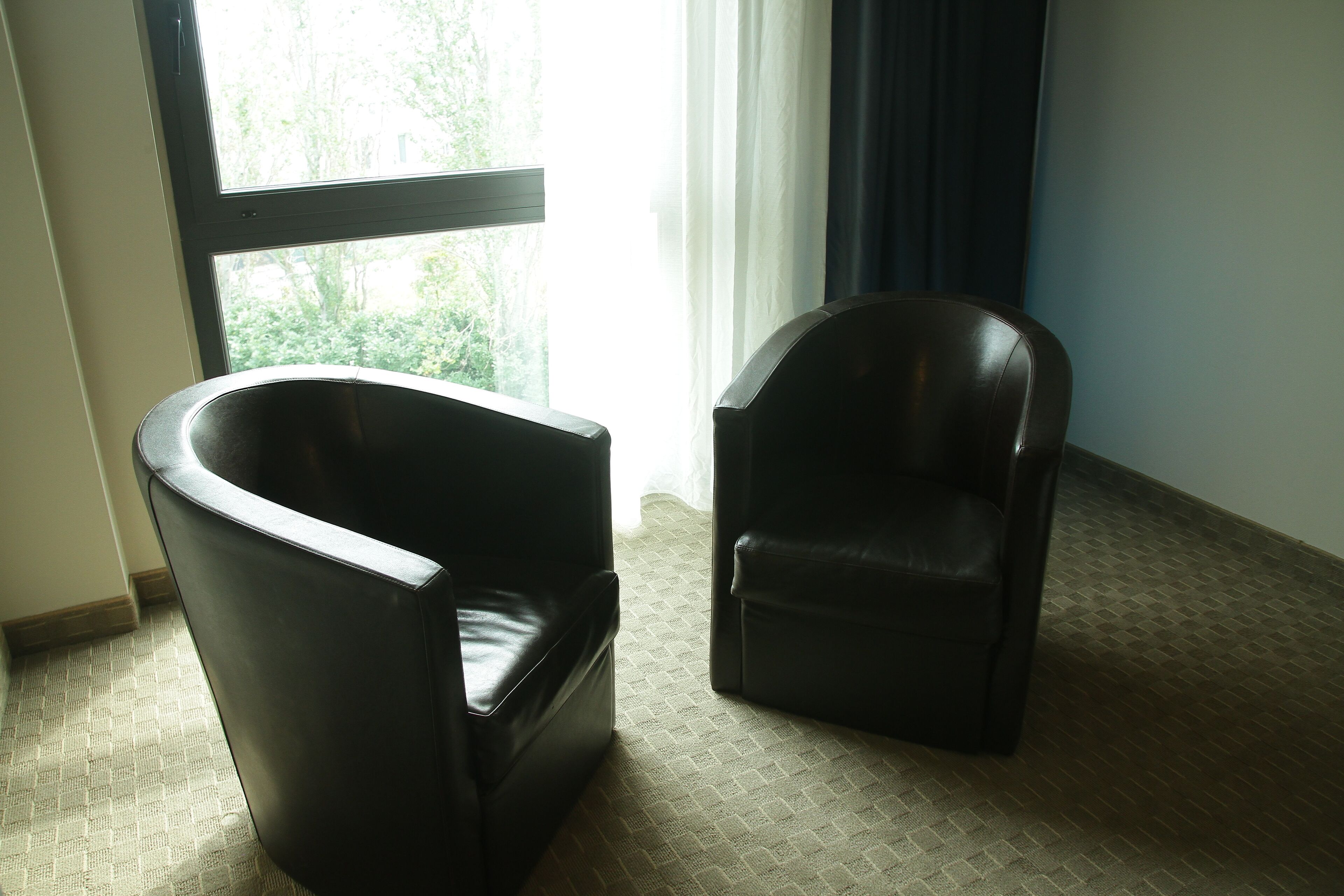 32-inch flat-screen tv with digital channels, tv