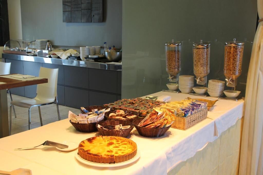 daily continental breakfast (eur 10 per person)
