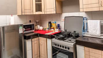 Cookware/dishes/utensils