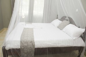 3 bedrooms, iron/ironing board, WiFi, bed sheets - Mersha Homes, a home a way from Home is situated in Imara Daima, Nairobi ,Kenya (Embakasi)