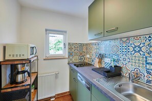 Fridge, microwave, dishwasher, coffee/tea maker