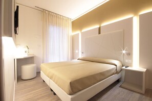 Deluxe Double or Twin Room | Minibar, in-room safe, desk, blackout drapes - Hotel Toledo (Jesolo)