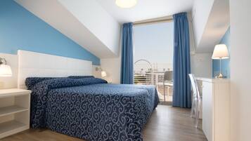 Economy Double Room | Minibar, in-room safe, desk, blackout drapes