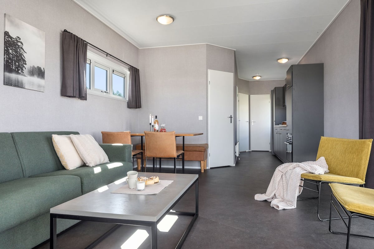 Business Cabin | Individually decorated, free WiFi, bed sheets, wheelchair access