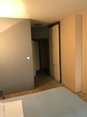 Individually decorated, individually furnished, soundproofing, free WiFi - Yildiz Otel (Ankara)