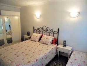 2 bedrooms, iron/ironing board, bed sheets