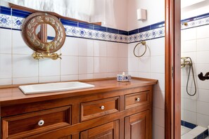 Traditional Villa, 3 Bedrooms | Bathroom | Shower, hair dryer, towels, soap - Acropolis Lindos Home (Rhodes)