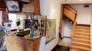 Reception - Hotel Restaurant Le Chalet (Sembadel)