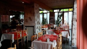 Daily cooked-to-order breakfast (EUR 7 per person) - Hotel Restaurant Le Chalet (Sembadel)