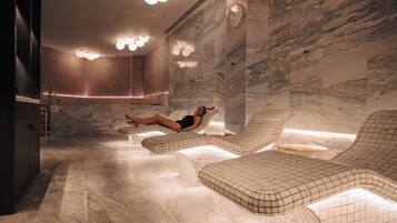 Indoor spa tub
