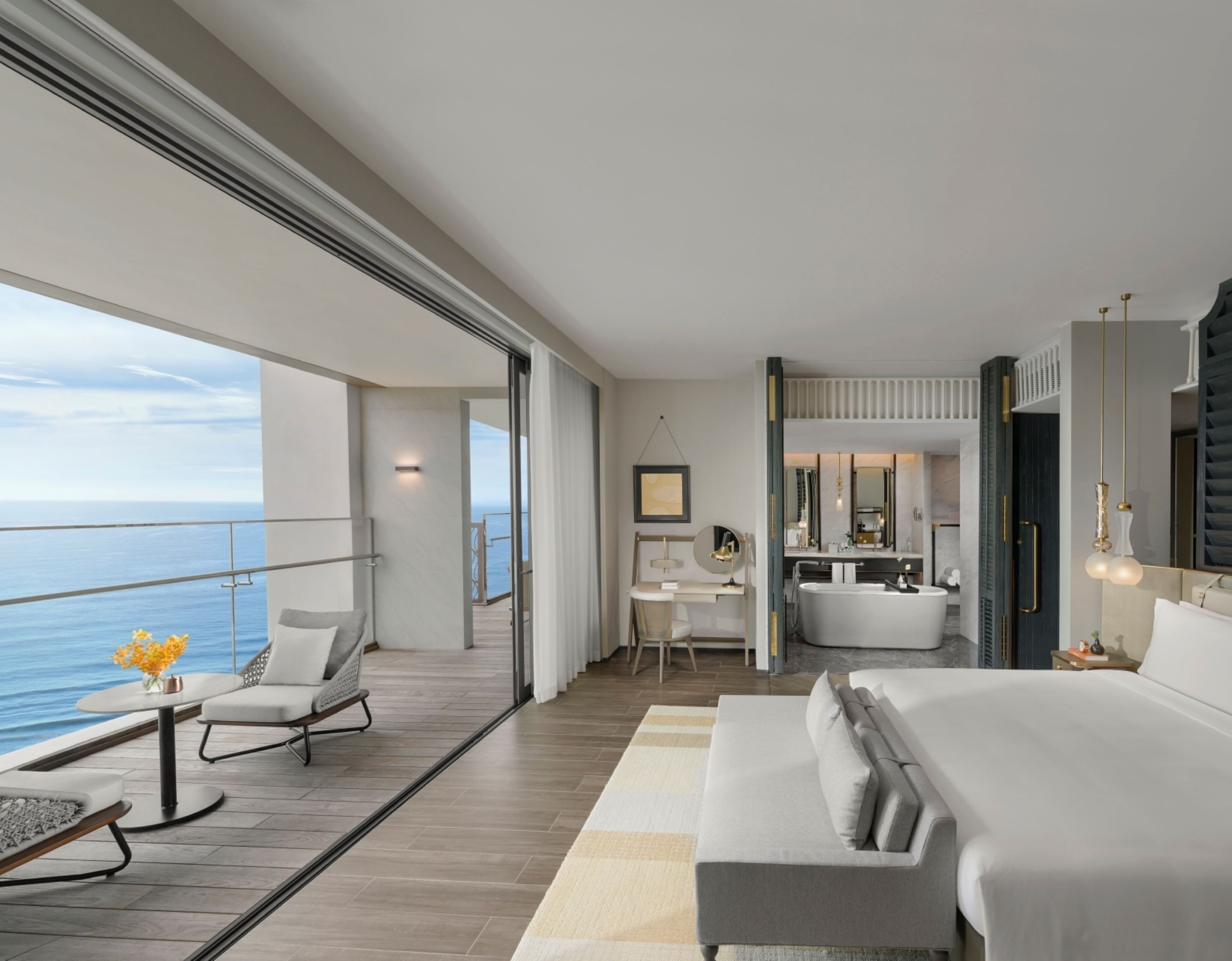 Phòng Suite Cao cấp (Sky Pool) | Minibar, két bảo mật tại phòng, khu vực làm việc phù hợp cho laptop 