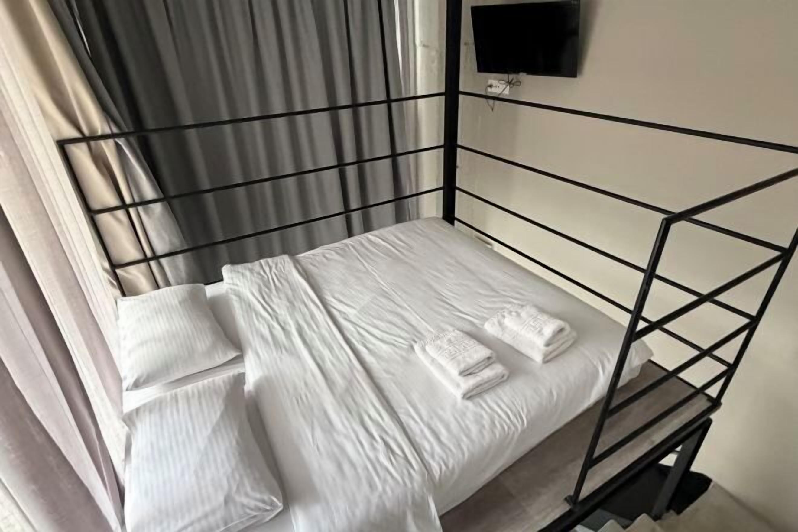 Premium bedding, in-room safe, desk, blackout drapes