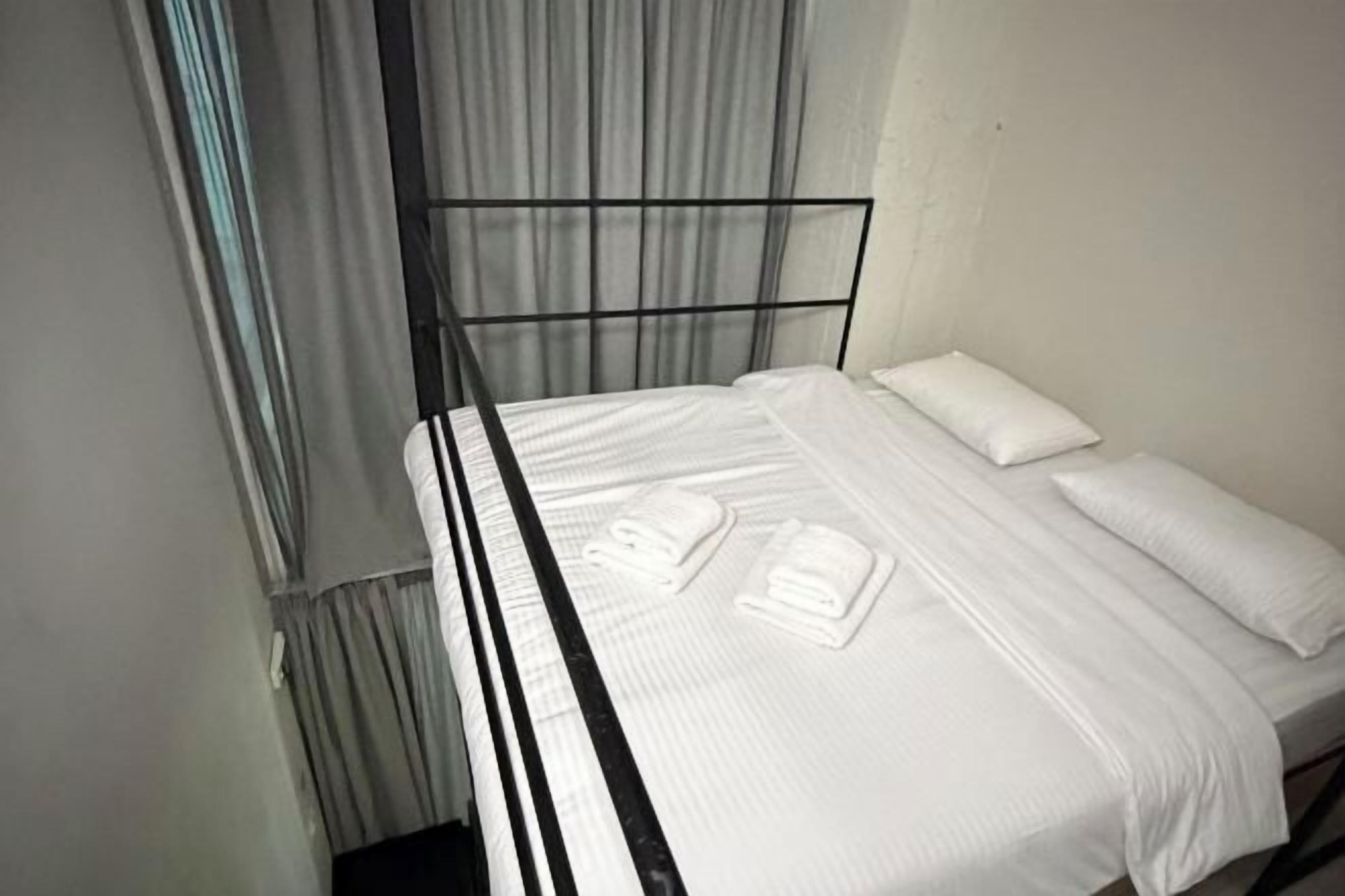 Premium bedding, in-room safe, desk, blackout drapes