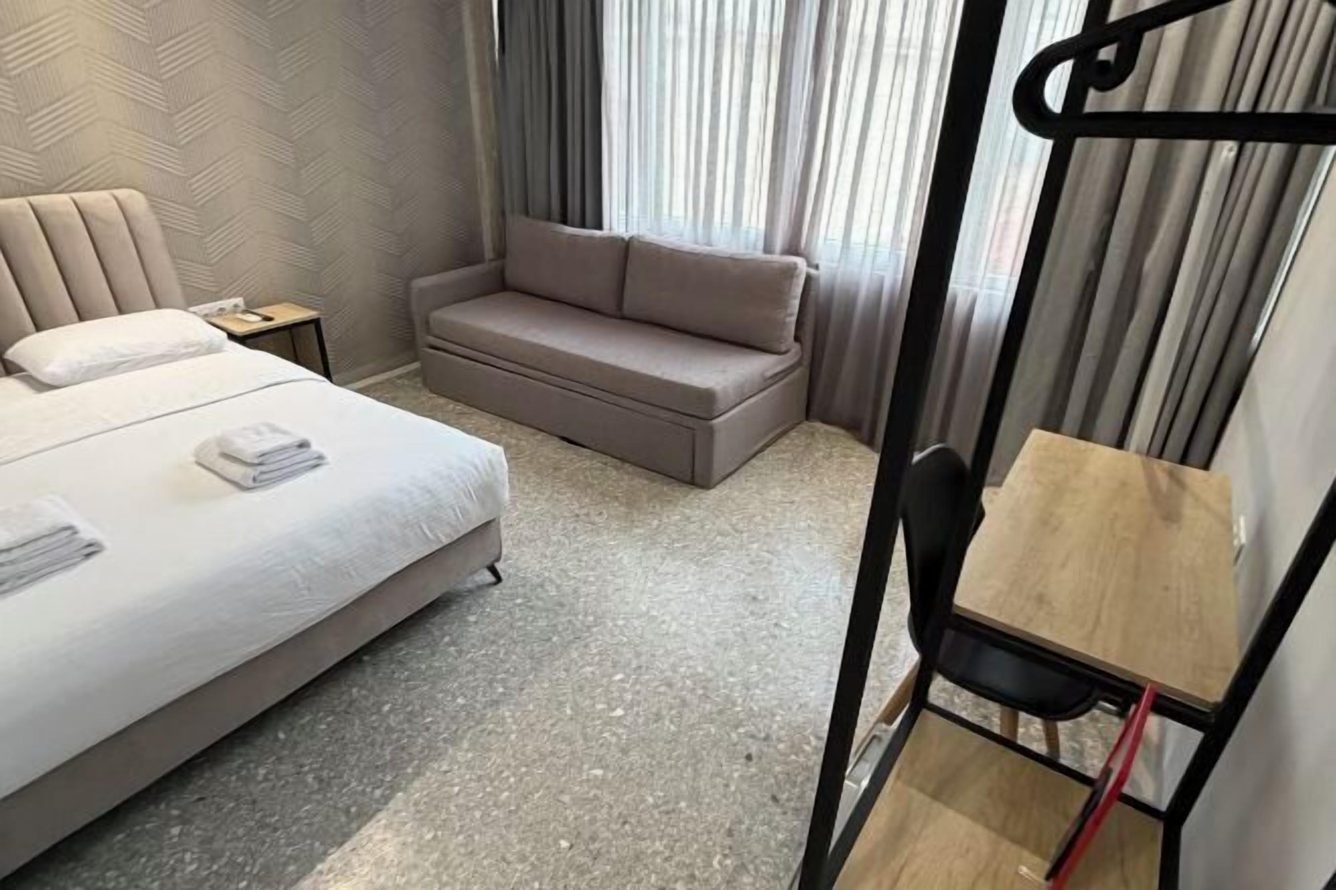 Premium bedding, in-room safe, desk, blackout drapes