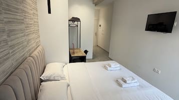 Chambre Double Standard | Literie de qualité supérieure, coffres-forts dans les chambres, bureau