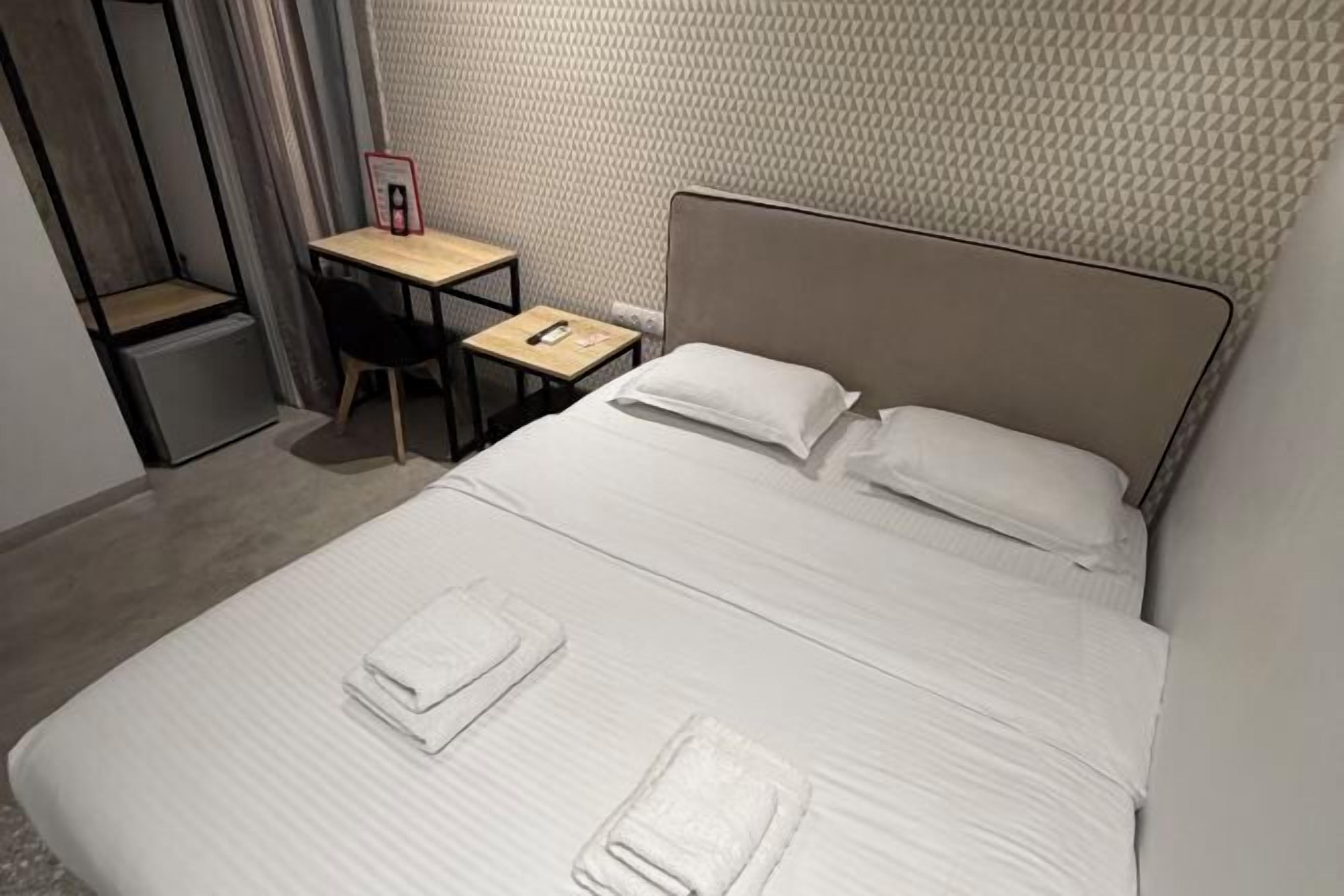 Premium bedding, in-room safe, desk, blackout drapes