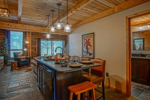 Dining - Powder Monkey 2, 2 Bedrooms Plus Sleeping Loft, 2 Full Baths, Slope Side, Gas Fireplace (Snowshoe)