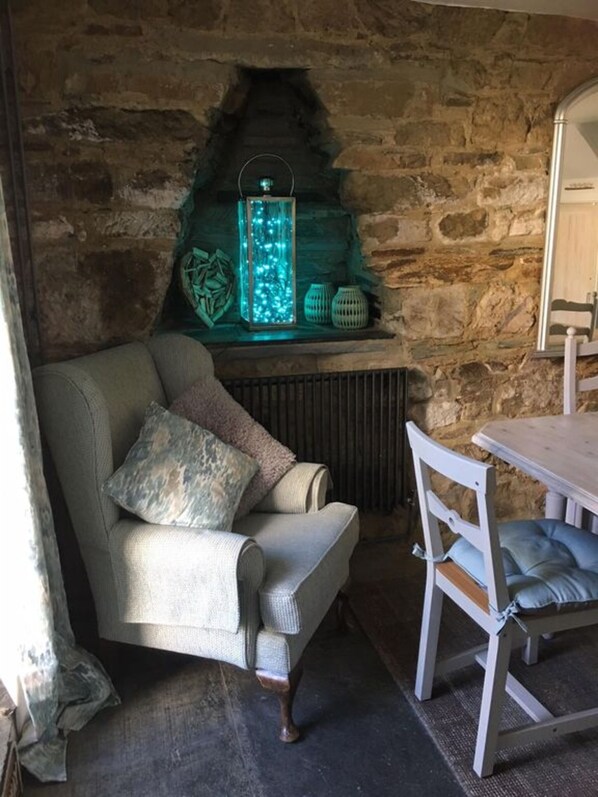 Lobby sitting area - Sandown Cottage (Bodmin)