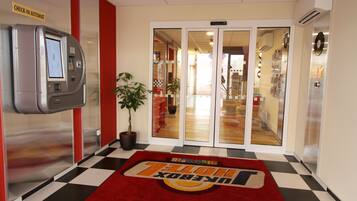 Check-in-/Check-out-Schalter