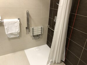 Twin Room, Accessible | Bathroom