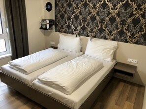 Desk, soundproofing, cots/infant beds, free WiFi