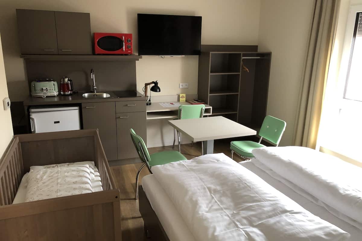 Studio | Desk, soundproofing, cribs (surcharge), WiFi (free)