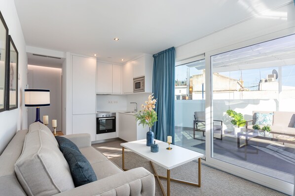 Apartment, 2 Bedrooms | Living room | 32-inch TV with cable channels