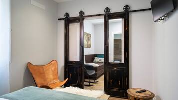 Exclusive Room | Down comforters, desk, free WiFi, bed sheets