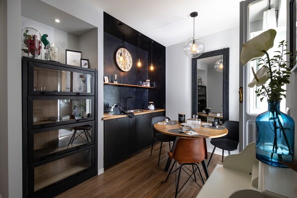 Réfrigérateur dans les aires communes