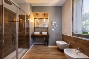 Standard Room | Bathroom | Shower, rainfall showerhead, hair dryer, bathrobes - Affittacamere I Canneggiatori (Abbadia San Salvatore)