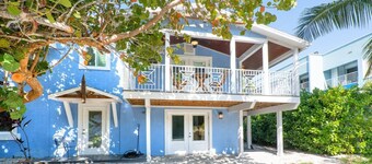Beachwalker Apartment: Duplex within 100 steps to the sand.