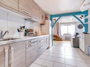 Fridge, microwave, oven, stovetop - Central Studio with Mezzanine Near Beach (Biscarrosse Plage)