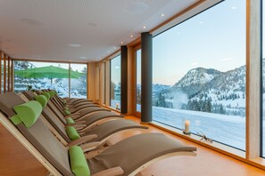 Sauna, poreallas, höyrysauna, vartalohoitoja, kuumakivihierontaa