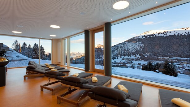 A spa room with multiple massage tables, large windows offering a snowy mountain view. - Biohotel Mattlihüs (Bad Hindelang)