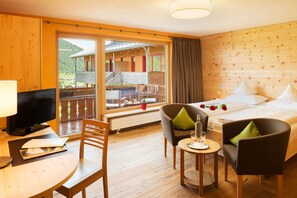 Habitació Comfort, balcó, vistes a la muntanya | Roba de llit d'alta qualitat i caixa forta a l'habitació 