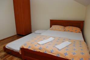 1 bedroom, iron/ironing board, free WiFi, bed sheets - Apartments Roganovic (Kotor)