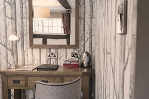 Interior - The Stag on the River (Godalming)