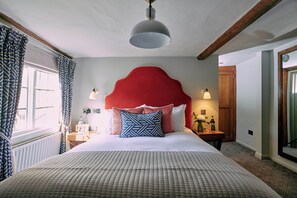 Standard Double Room | Desk, soundproofing, free WiFi - The Stag on the River (Godalming)