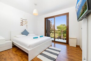 3 bedrooms, in-room safe, iron/ironing board, free WiFi