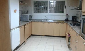 Geschirrspüler, Kochgeschirr/Geschirr/Besteck, Esstisch